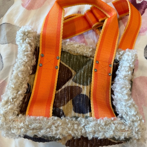 New with tags urban outfitters cross body bag. Camo and orange - Picture 2 of 3